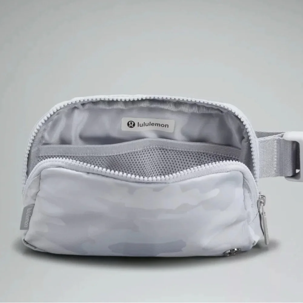 Lululemon Everywhere Crossbody Belt Bag 1L - Gray Camo - Picture 2 of 6